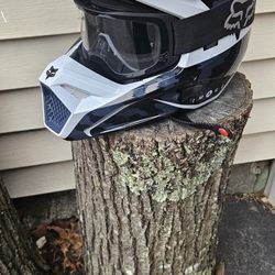 (Brand New) Fox V1 Helmet W/mips