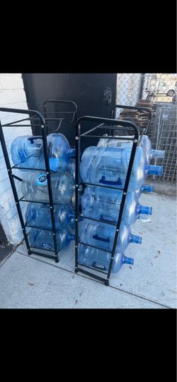 Botes de plástico para agua de 5 galones