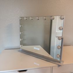 Vanity Mirror With Lights And Built In Bluetooth Speaker 