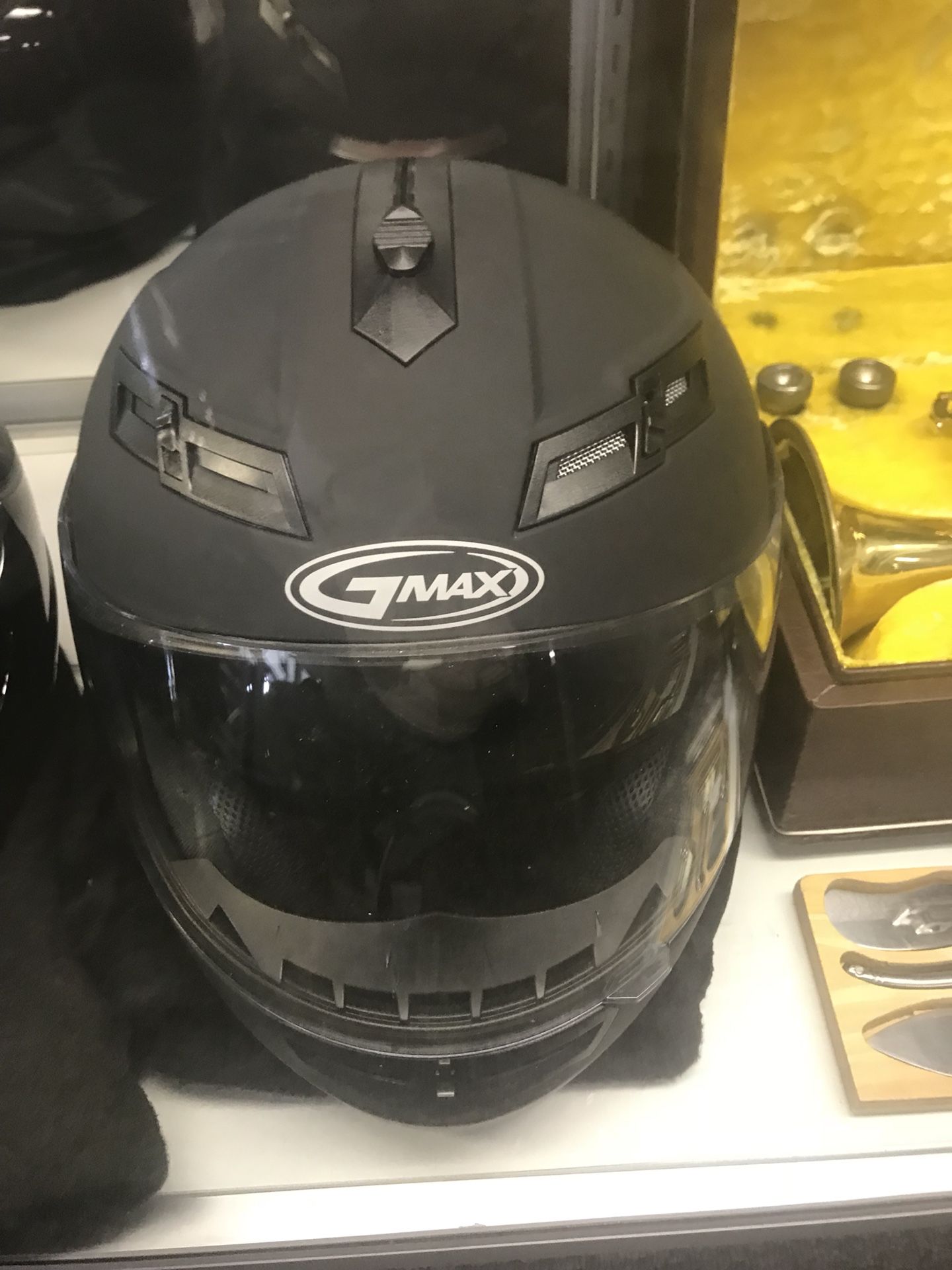 It a GMAX DOT 78S Motorcycle helmet size is XL