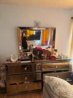 Mirror dresser