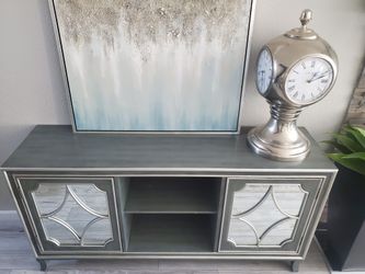 Elegant Dresser With Mirror Doors