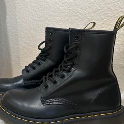 Dr Martens 1460 women’s size 7