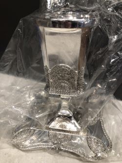 Modern silver plated stemmed kiddush cup and tray. Beautiful filigree pattern. New inbox