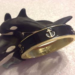Anchor bangle bracelet