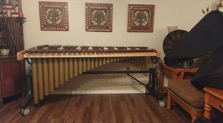 4 1/3 MARIMBA with Rosewood keys XYLOPHONE PERCUSSION INSTRUMENT LOCATED IN JUSTIN