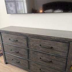 Queen Bedroom Set for Sale *Wood* Great for someone In Need 