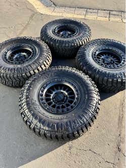 Brand New 17x8.5 KMC “IMS” 552 Wheels and 37” RT Tires Ford F150 Raptor 6x135