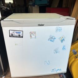 Mini Fridge  - Mini Refrigerator 