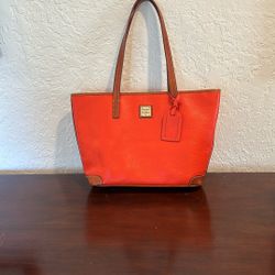 Dooney & Burke Ladies Purse