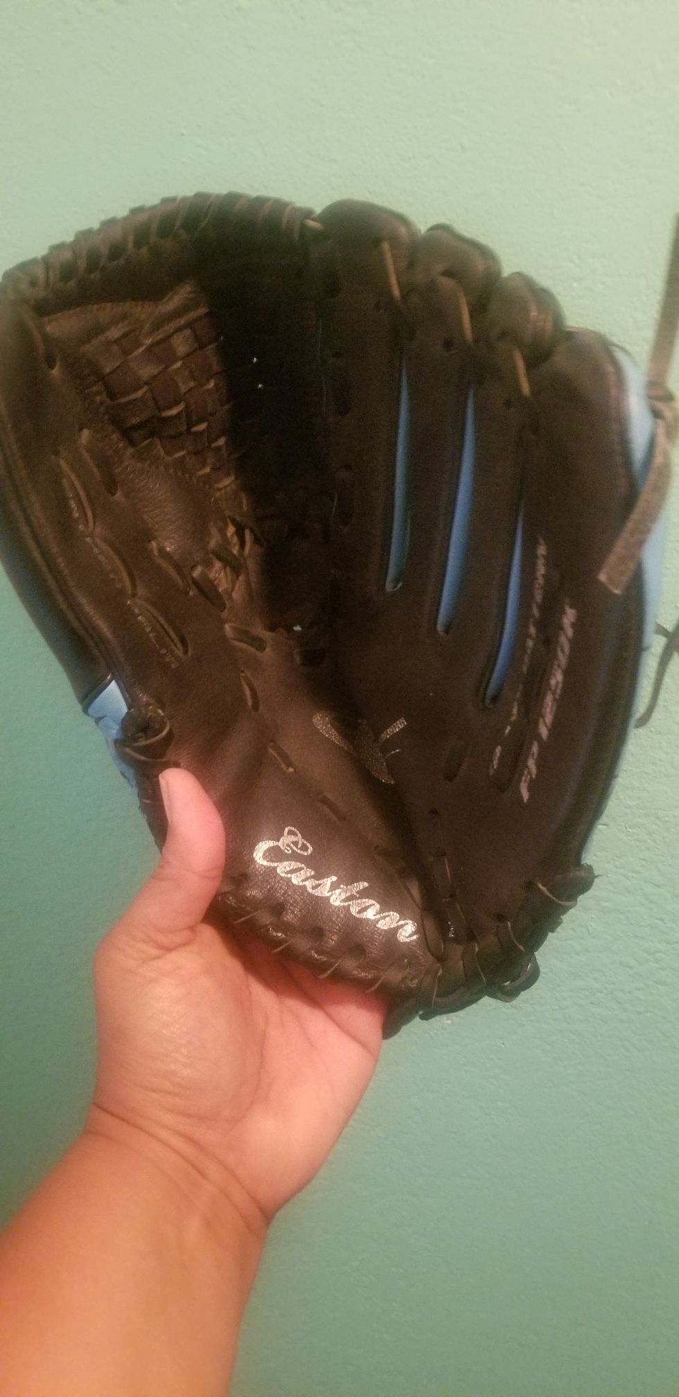 Easton Baseball glove..size 12 1/2..fits on left hand..good condition!