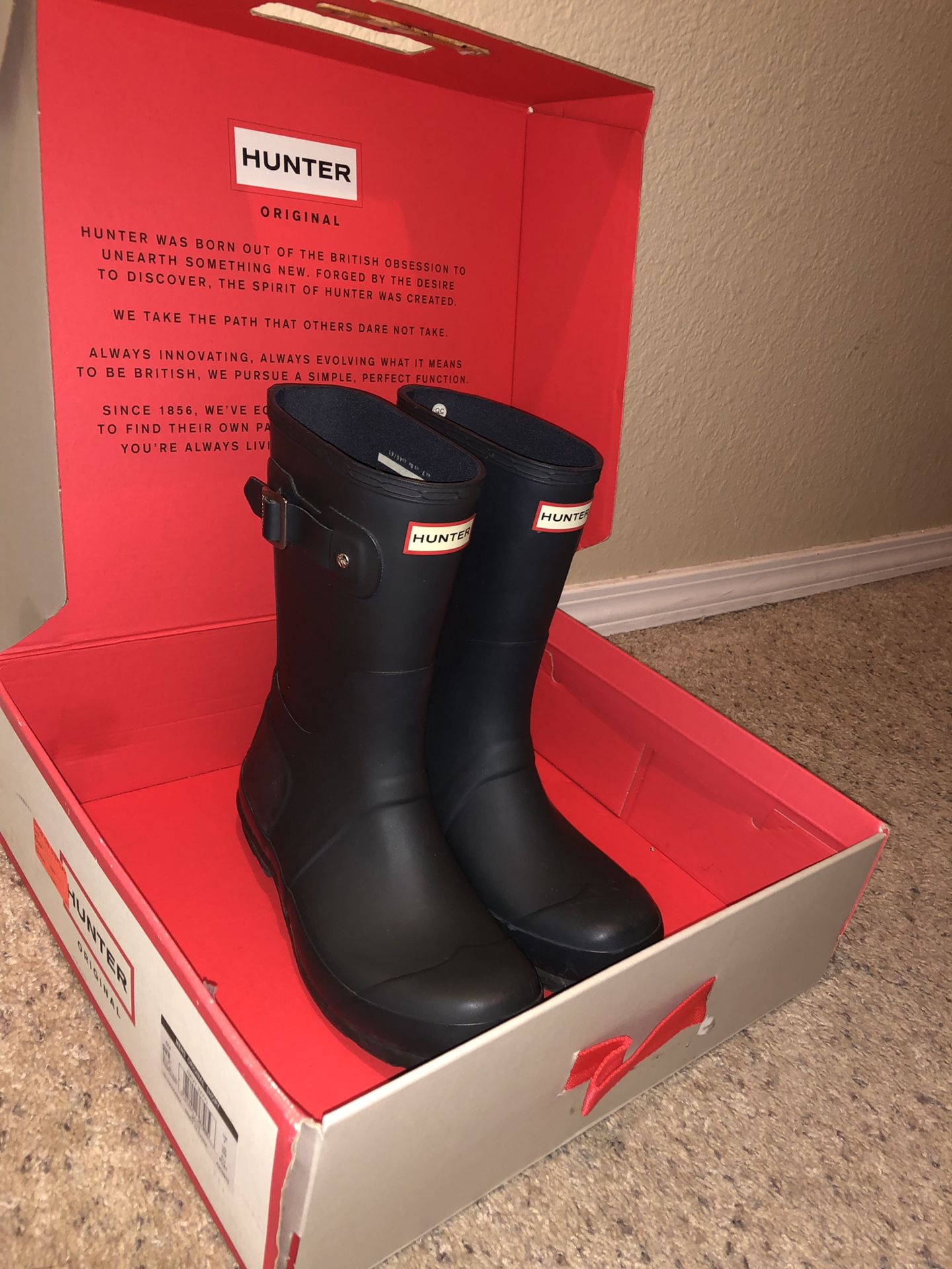 Hunter Boots: Men’s US 8 Women’s 10