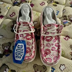 Brand New In Box - HEY DUDE PINK/white Kisses Size 9 