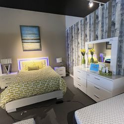 4PC Queen Bed Set