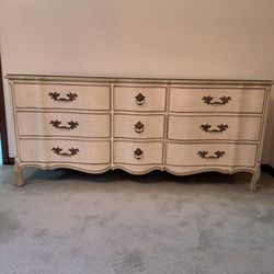 Pristine Quality Classic Henrendon French Provencial Bedroom Set.