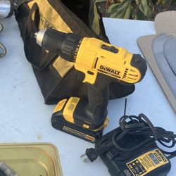 Dewalt Drill-20v Max Battery  W Charger 