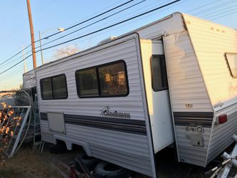 $1900 DAMAGED 2001 Coachman 26 ft. Travel Trailer