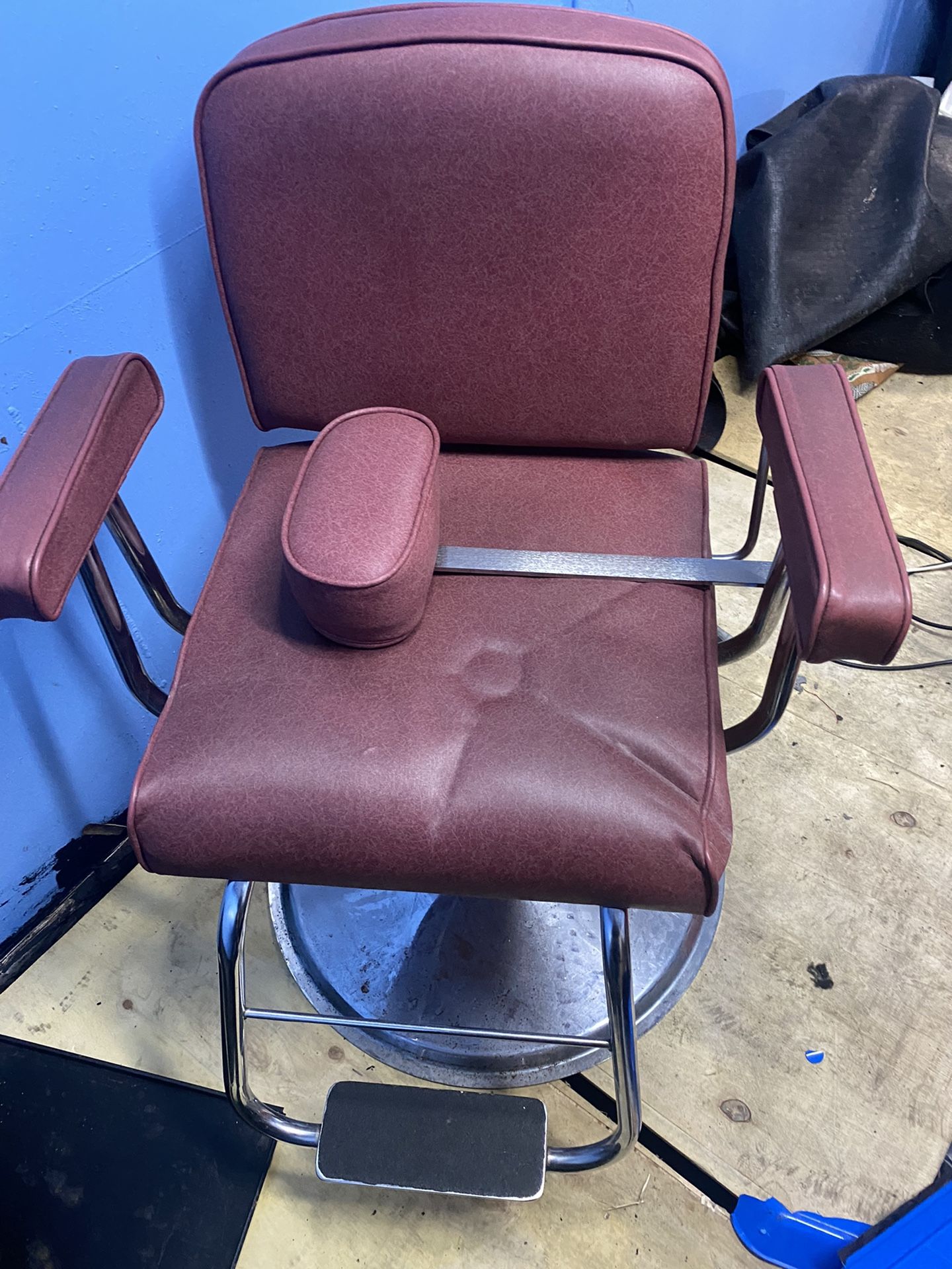 Barber Or Stylist / Braider Chair