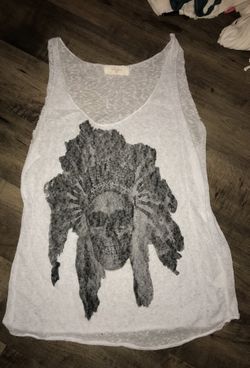 Small lose tank top with a skull