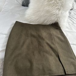 Medium skirt size 4 new $10