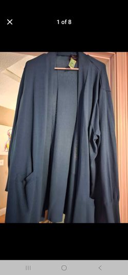 New womans size 3x green sweater/cardigan (55% Recycled Polyester,23%modal 22%Polyester with pockets