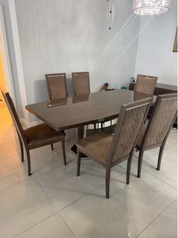 Dining table and chairs set
