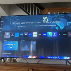 Samsung 70" Crystal UHD 4K Smart TV - Como nueva!!