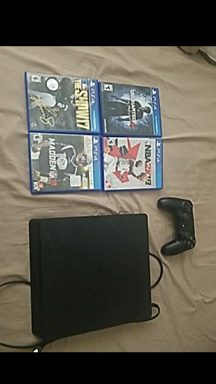 Ps4 with controller and 4 games