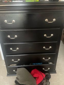 Five Drawer Dresser w/ Jewelry Drawer