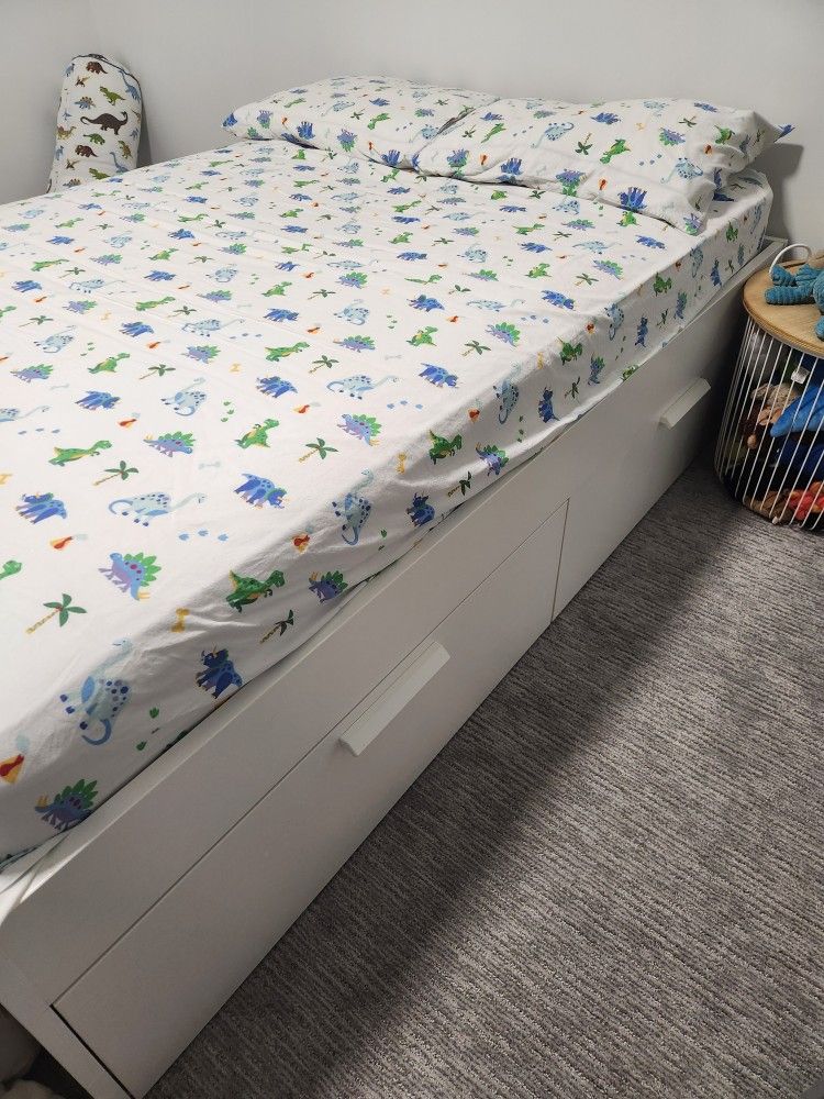 Ikea Brimnes Full Bed With 4 Drawers.