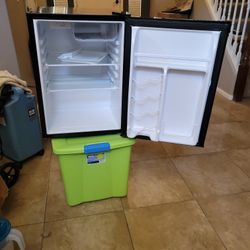 Magic Chef
2.6 cu. ft. Mini Fridge in Black