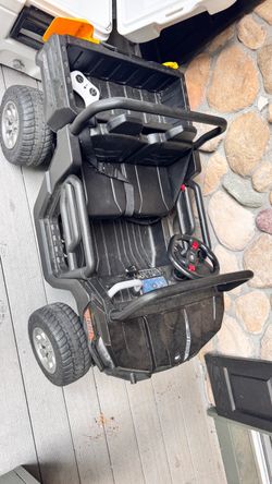 Kids 24v jeep with remote new battery and charger