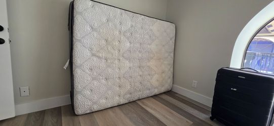 Queen size matress