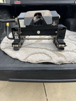 HUSKY adjustable EZ roller 5th wheel hitch $250