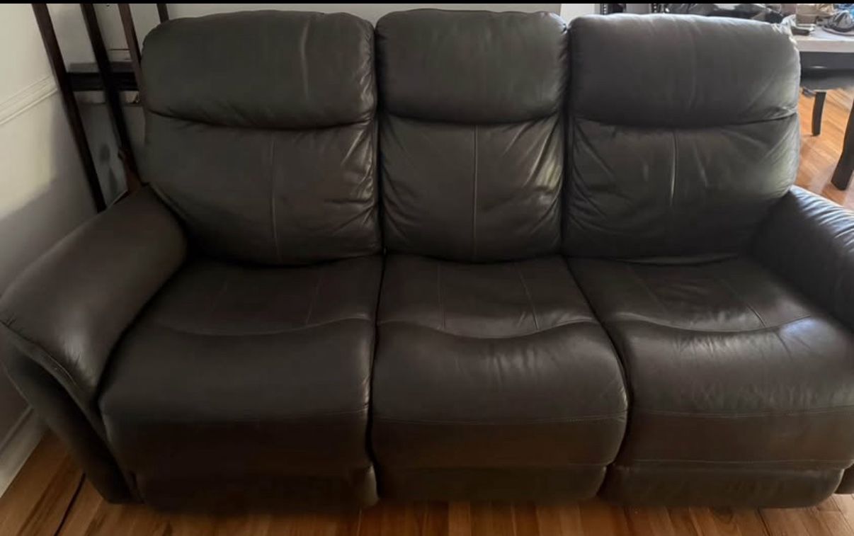 Leather Reclining Sofa With USB Ports For Charging