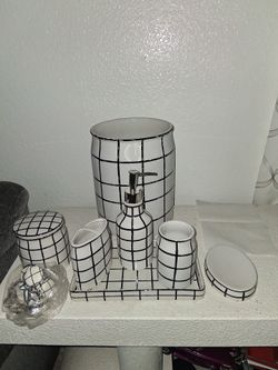 Porcelain Bathroom Set