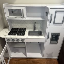 Melissa & Doug Play Kitchen