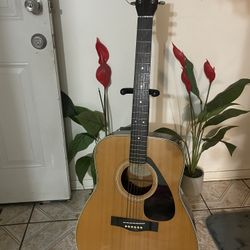 Yamaha Acoustic Guitar