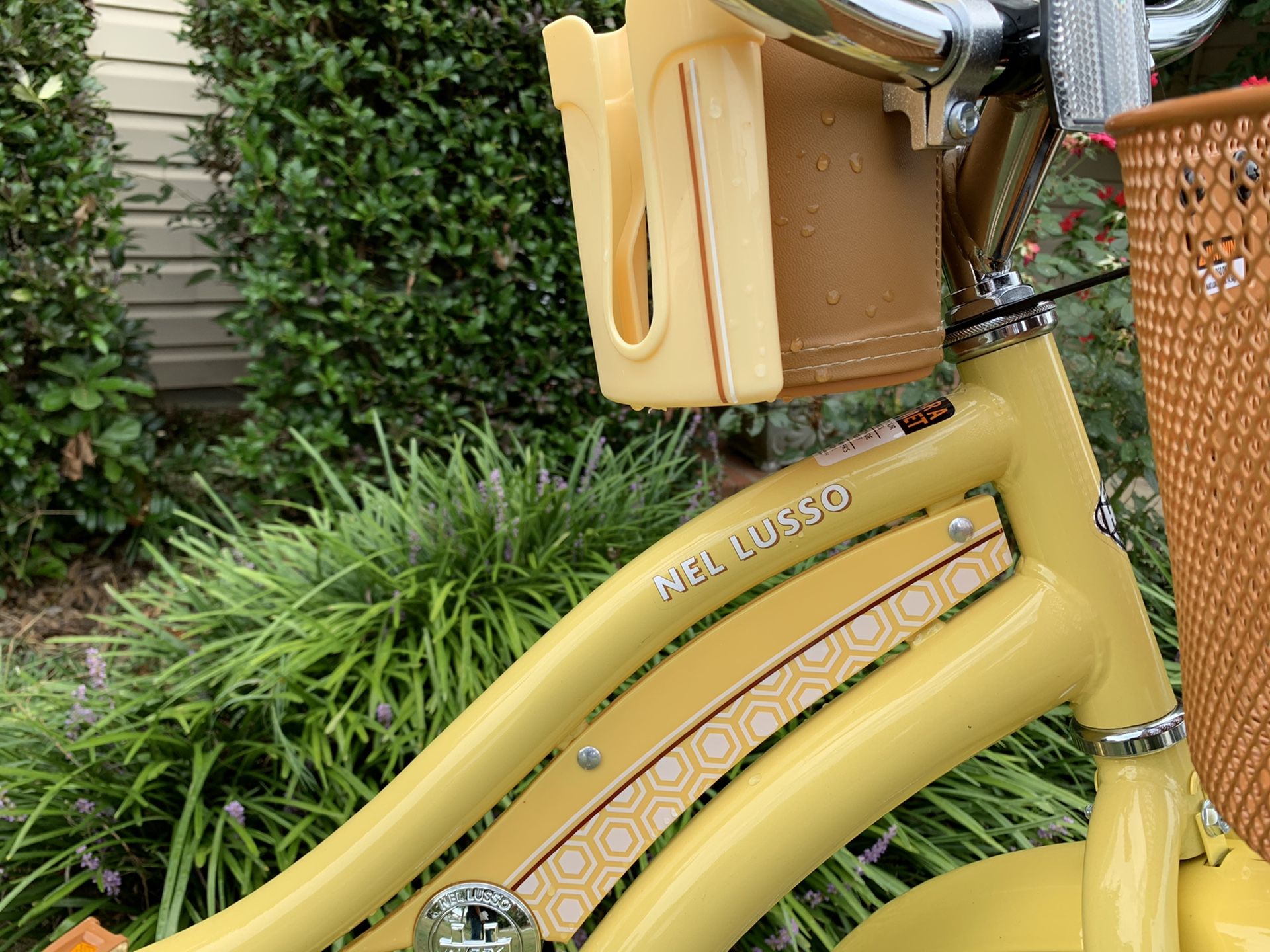 Huffy Nel Lusso Women's Cruiser Bike, Yellow, 26inch for Sale in