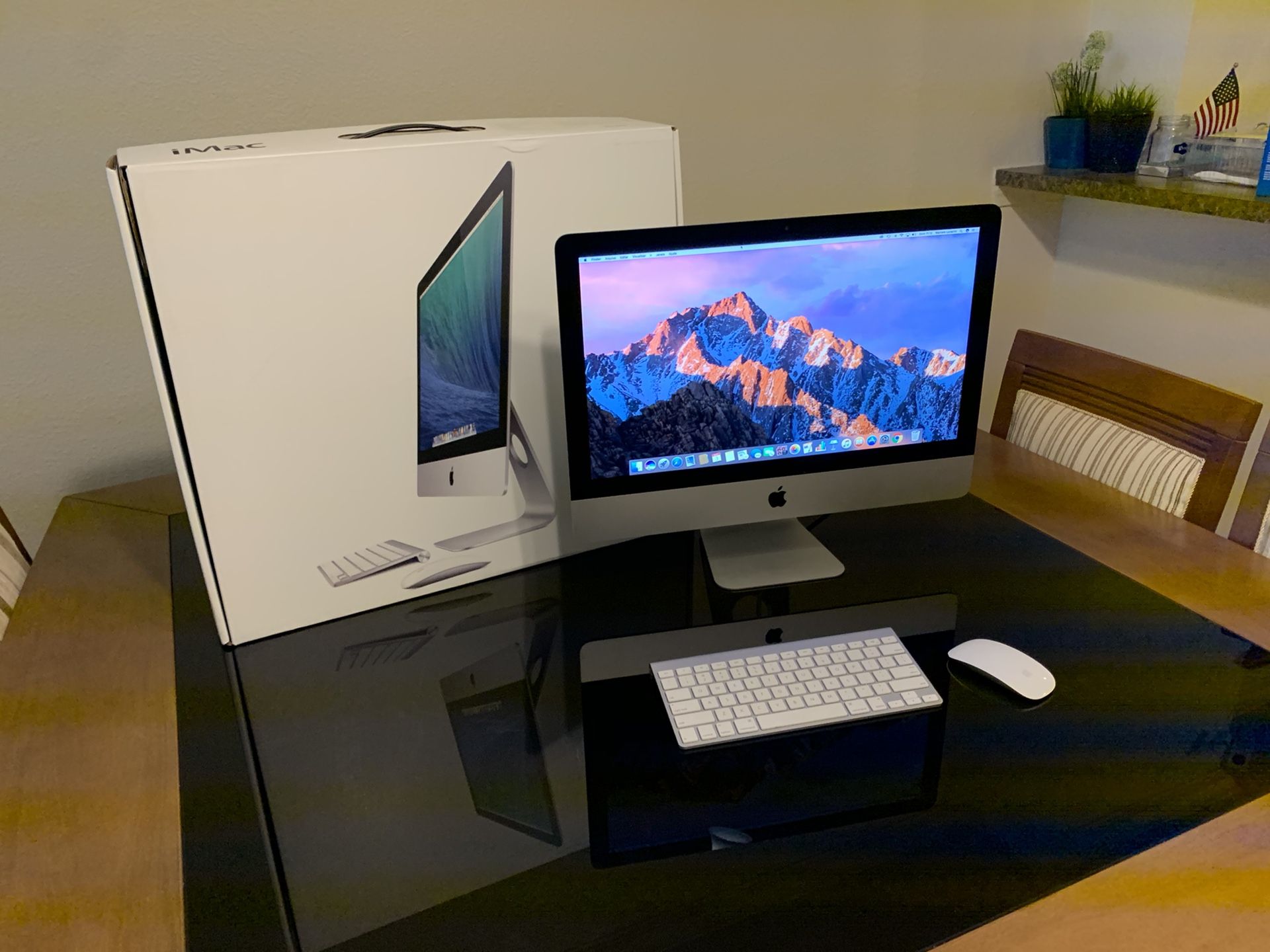 Apple iMac 21.5” Intel Core I5, 8gb Memory, 500gb HDD
