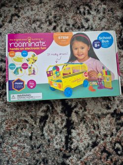 Roominate school bus. Stem kit toy.