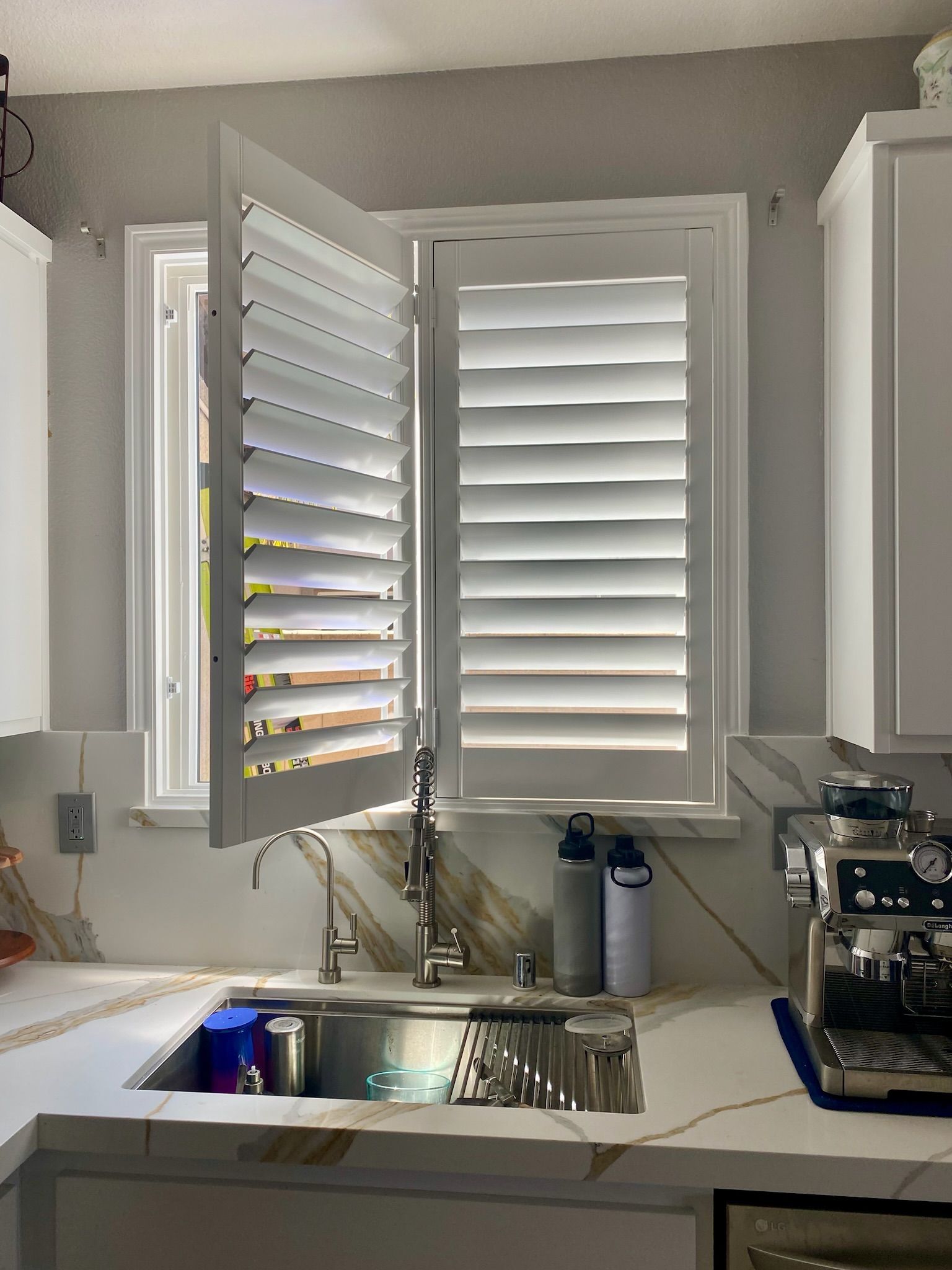 Custom Interior Window Shutters and installation. Persianas de Madera. Service Area: All of Southern California. 951-573-2560