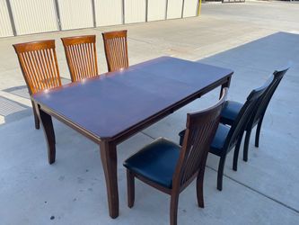 Dinning table w 6 chairs