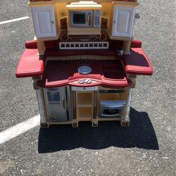 Good condition toy kitchen set