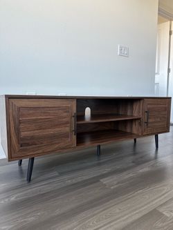 Modern Walnut TV Stand / Entertainment Center – Like New (Retail $300+)