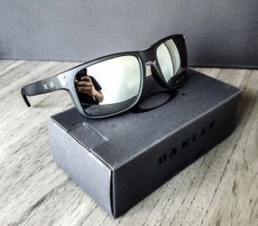 New Oakleys  Box, Pouch Cloth All Included