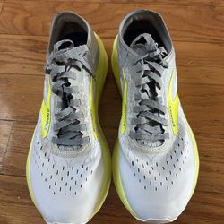 Like new  Brooks women Hyperion Elite 2 Running shoes size 6.5