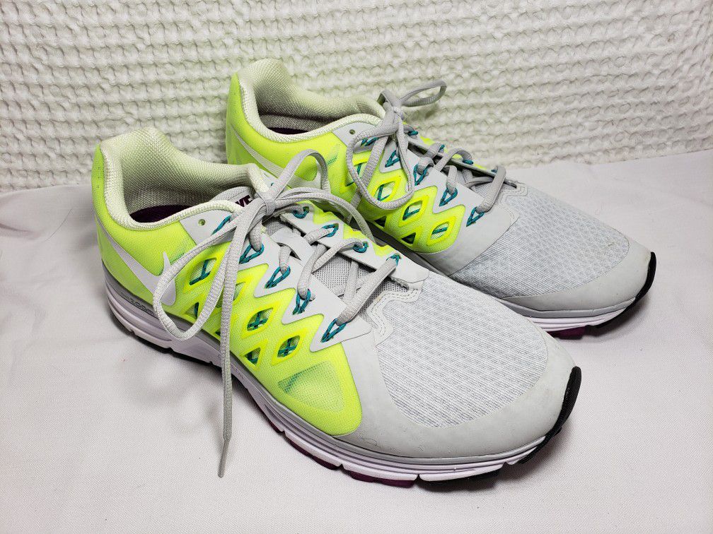 Nike Air Zoom Vomero 9 Size 11.5 women running Shoes for Sale South Zanesville, OH - OfferUp