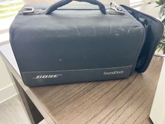 Bose SoundDock Portable Digital Music System (White) with Bag, Remote & Charger
