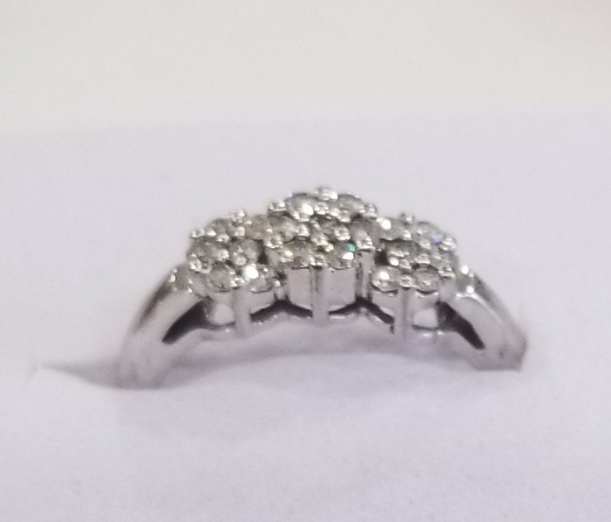 14k White Gold .25 ctw diamond ring Size 4